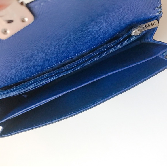 Fossil Riley Flap Leather Wallet - Picture 5 of 8